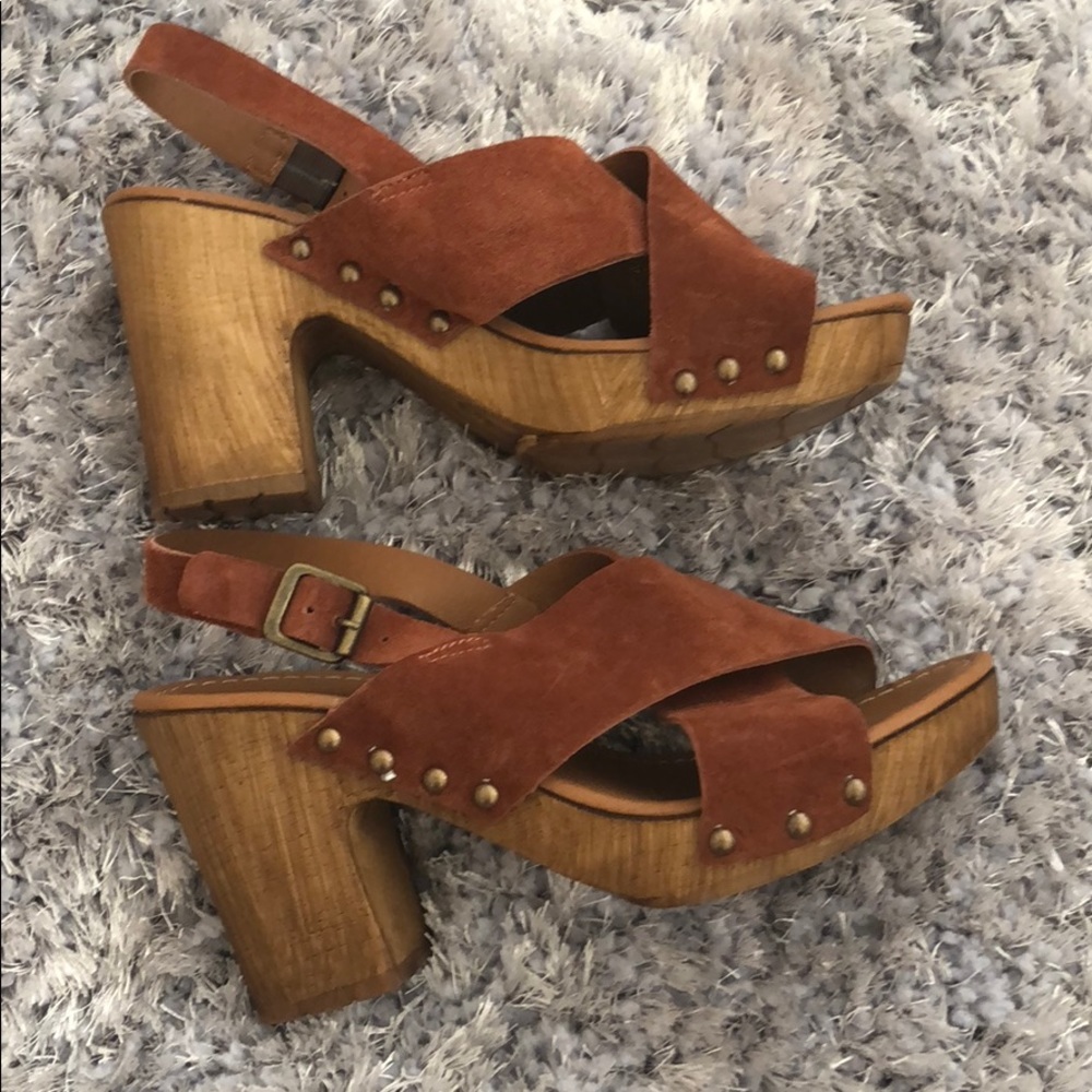 Kenneth Cole Reaction wooden suede platforms